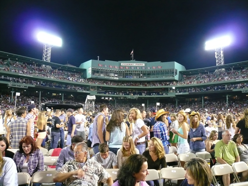 Fenway goes country... the crowd between sets.