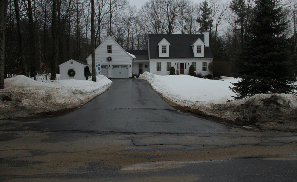 Aside from the giant frost heaves in front of our driveway it sure doesn't look like Spring...